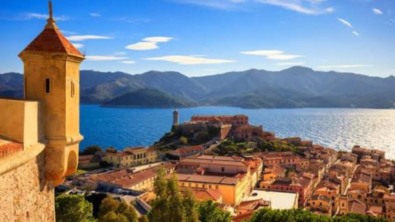 Vila histórica da Toscana procura novos moradores